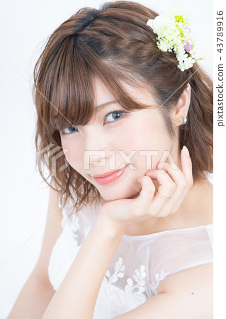 Bride Bridal Beauty 43789916