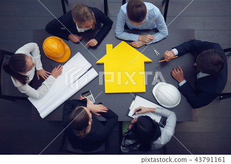 Construction business meeting 43791161
