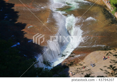 Fukiwaretaki waterfall view Fukiwaretaki waterfall view 43794207