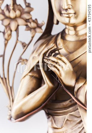 Bodhisattva Avalokiteshvara in Dharmachakra mudra 43794595