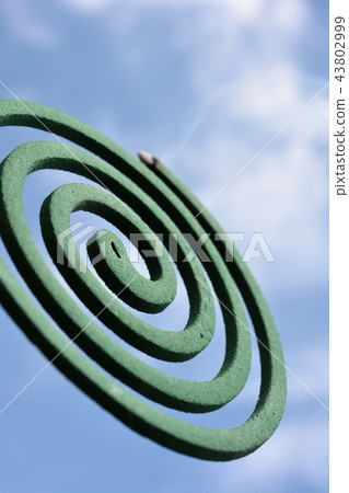 蚊香，香圖像素材，左撇子，藍藍的天空背景 43802999