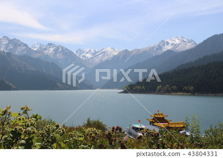 中國新疆烏魯木齊天馳絲綢之路 中國新疆烏魯木齊天馳絲綢之路 43804331