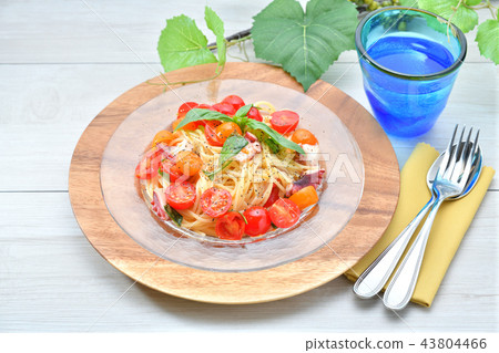 Cool summer "cold pasta". Chilled pasta with cherry tomatoes, colored tomatoes and octopus and anchovies, spaghetti. Cool summer "cold pasta". Chilled pasta with cherry tomatoes, colored tomatoes and octopus and anchovies, spaghetti. 43804466