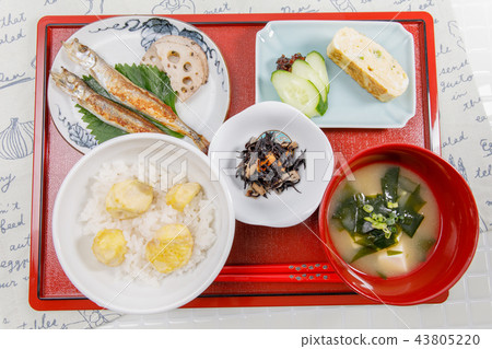 飲食日本早餐栗子飯和iso湯sana兒童sashimo烤雞蛋用hijiki煨 飲食日本早餐栗子飯和iso湯sana兒童sashimo烤雞蛋用hijiki煨 43805220