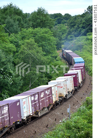 貨運列車上坡 43807581