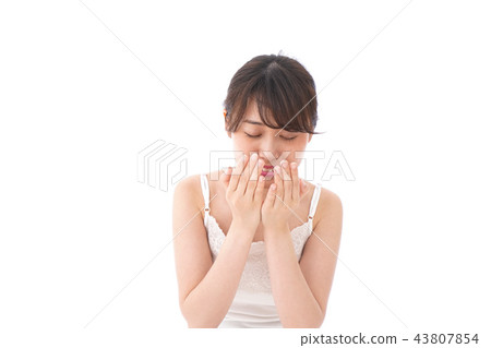 Women with facial cleansing 43807854