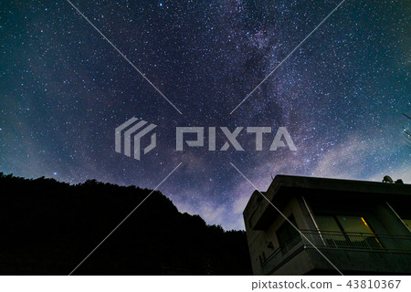 Building and Starry Sky 43810367