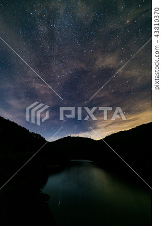 Starry sky seen from the clouds 43810370