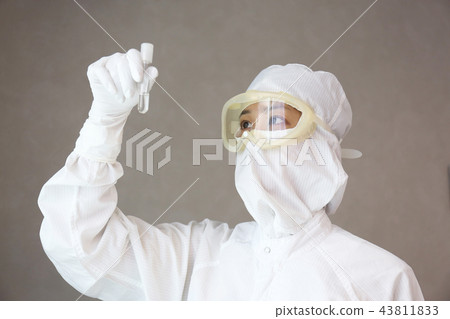 潔淨室裡的工人 潔淨室裡的工人 43811833