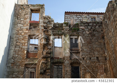 Abandoned stone house wall. Corsica 43812301