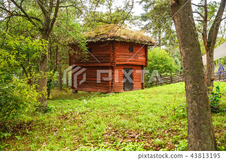 Old granary 43813195