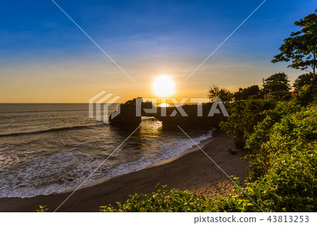 Tanah Lot Temple - Bali Indonesia Tanah Lot Temple - Bali Indonesia 43813253