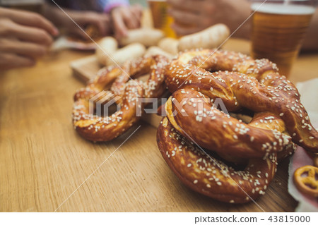 Boiled white sausages, served with beer and pretzels. Perfect for Octoberfest. Natural wooden 43815000
