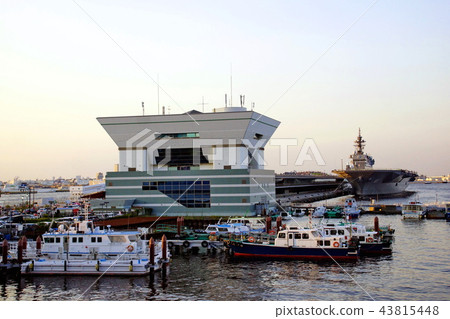 Helicopter-powered escort ship Izumo Open to the public Yokohama Open Port Festival 2018 / Osanbashifuto Building (Kanagawa Prefecture Side 43815448