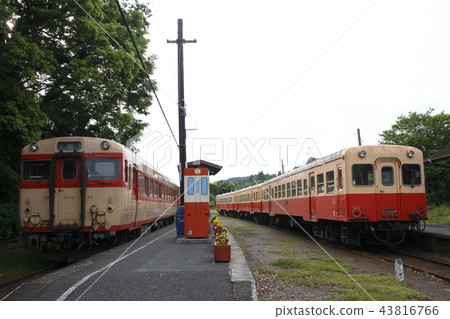 Kominato火車站Kiha在Kazusa Nakano站200停靠 Kominato火車站Kiha在Kazusa Nakano站200停靠 43816766