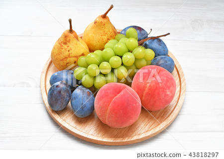 The leaves in the background are artificial flowers. Image of high-class autumn fruit. White peach, Shine muscat (mochi), pear, plum. 43818297