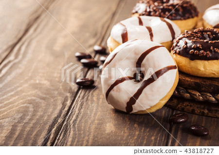 Glazed mini donuts Glazed mini donuts 43818727