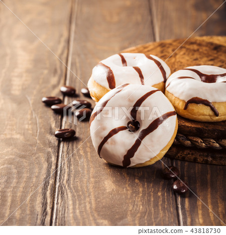 Glazed mini donuts 43818730