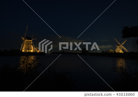 the windmills in Kinderdijk are illuminated the windmills in Kinderdijk are illuminated 43818860