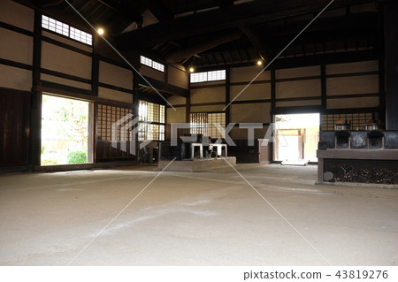 富裕豪宅的佔地面積 43819276