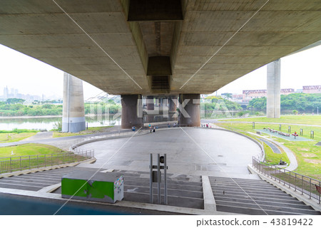 Under the Taipei Yuanshan Viaduct, Under the Viaduct Taiwan Taipei 43819422