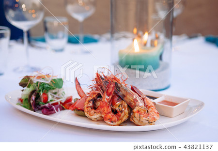 Grilled prawn with salad and Thai spicy sauce 43821137