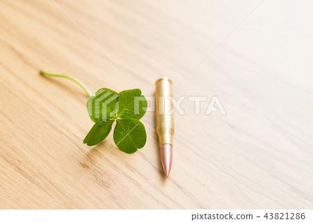 Yotsuba clover Yotsuba clover 43821286