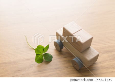 Yotsuba clover Yotsuba clover 43821439