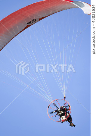 馬達滑翔傘Paramotor藍天 馬達滑翔傘Paramotor藍天 43821634