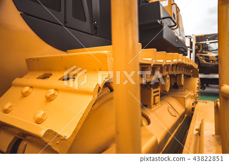 iron caterpillar tractor 43822851