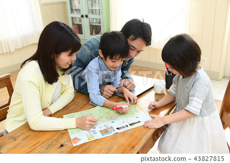 Planning a family trip Living room 43827815