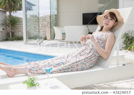 度假小姐 43829057