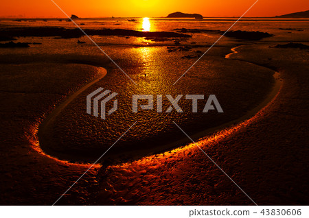 Sunrise on the west coast Sunrise on the west coast 43830606