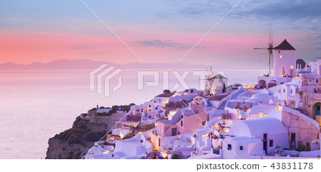 The famous sunset at Santorini in Oia village 43831178