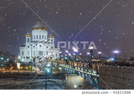 Christ the Saviour Cathedral and Patriarshy Bridge Christ the Saviour Cathedral and Patriarshy Bridge 43831996