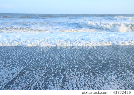 Beautiful Midsummer Sea, Me, Youth and Tide A regret to the past Beautiful Midsummer Sea, Me, Youth and Tide A regret to the past 43832439