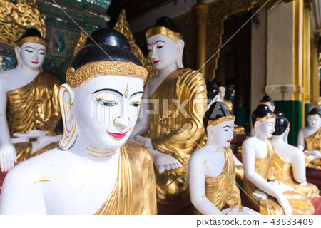 The arrangement of Buddha images in Myanmar temple 43833409