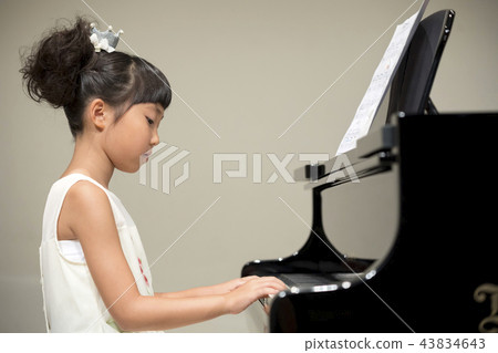 Piano presentation concert image 43834643