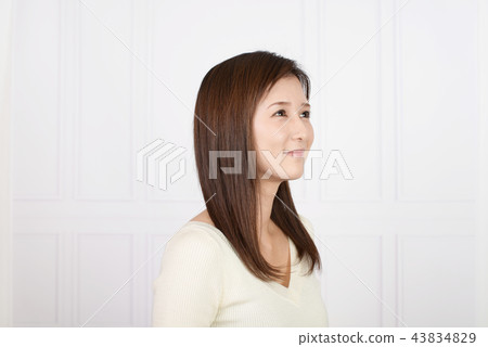 女性肖像 43834829