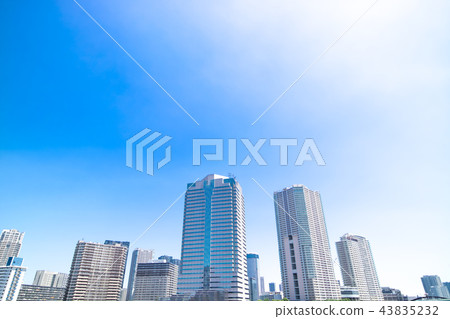 與塔公寓的都市風景 與塔公寓的都市風景 43835232