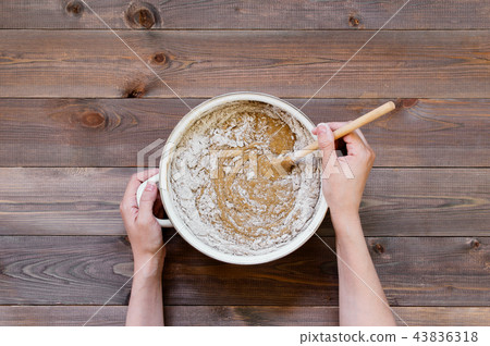 Ingredients for traditional gingerbread  43836318