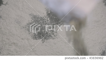 adding hardener to micro concrete plaster 43836982