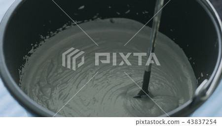 closeup mixing dark gray micro concrete plaster 43837254