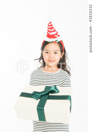 站立在白色背景的女孩孩子 43838332