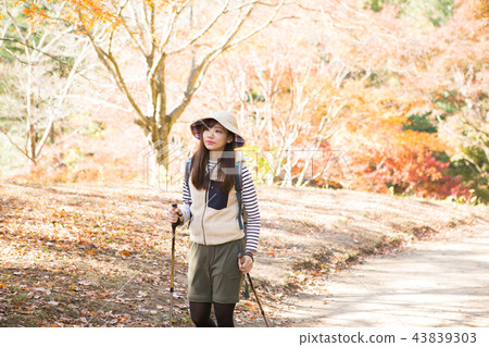 一個女人徒步旅行 43839303