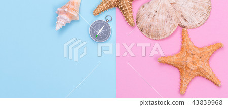 Starfish, seashell and compass on paper texture Starfish, seashell and compass on paper texture 43839968
