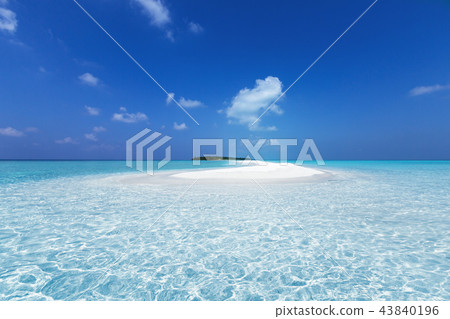Maldivian sandbank in Indian ocean 43840196