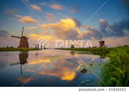 Sunset above old dutch windmills in Kinderdijk, Netherlands Sunset above old dutch windmills in Kinderdijk, Netherlands 43840501