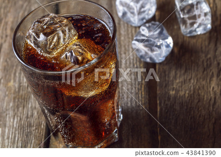 A glass with ice and cola. 43841390