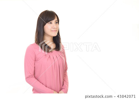 一個微笑的女人 43842071